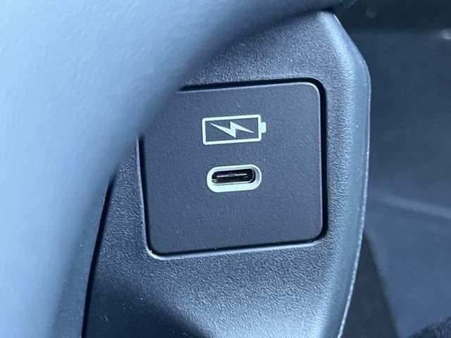 Vehicle image 32 of 36
