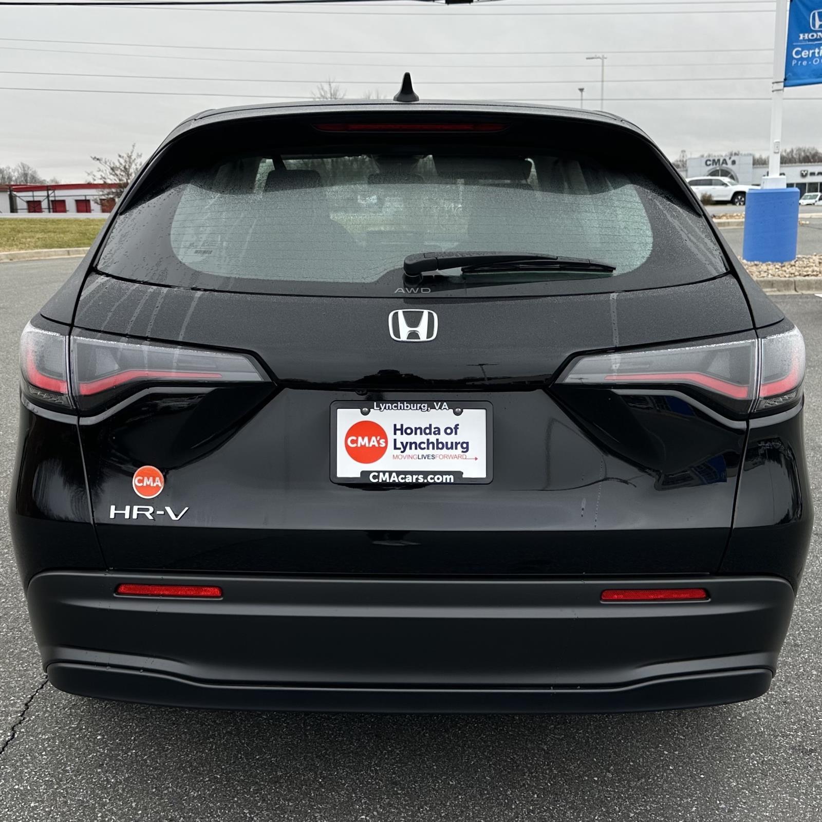 Vehicle image 5 of 8