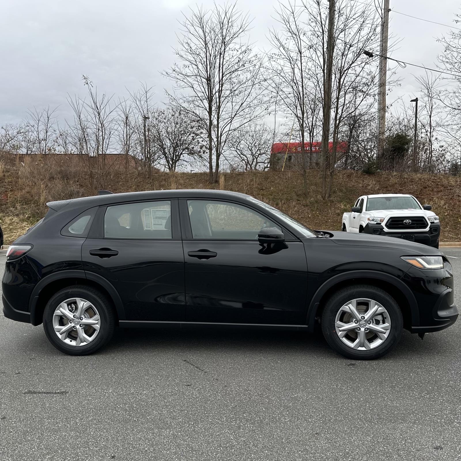 Vehicle image 3 of 8