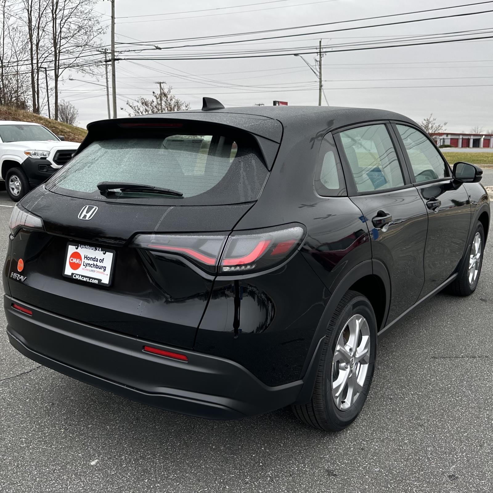Vehicle image 4 of 8