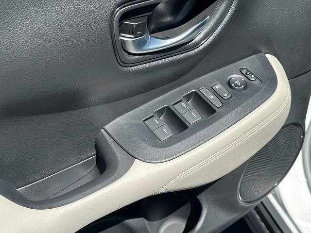Vehicle image 12 of 34