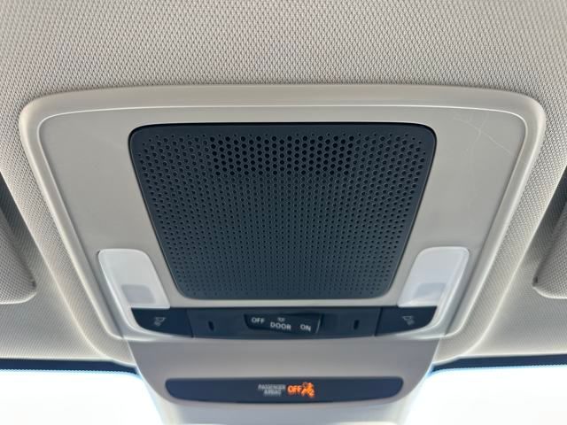 Vehicle image 29 of 34