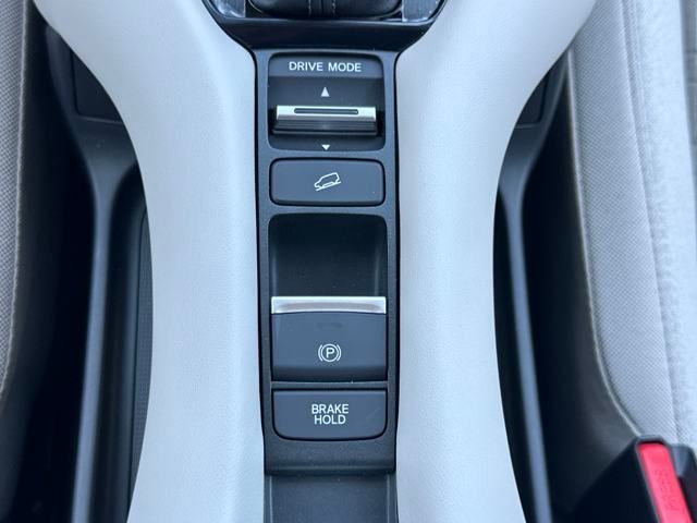 Vehicle image 24 of 34