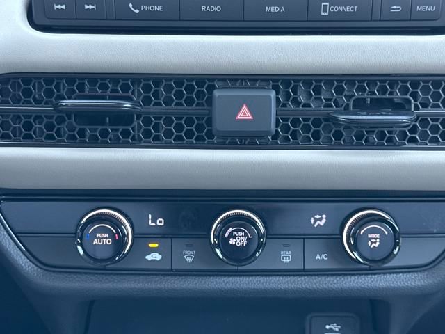 Vehicle image 21 of 34