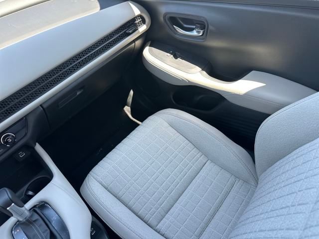 Vehicle image 27 of 34