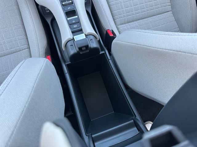 Vehicle image 28 of 34