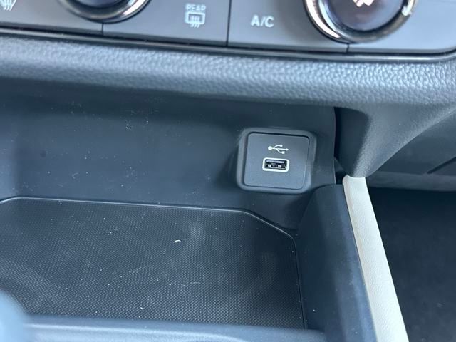 Vehicle image 22 of 34
