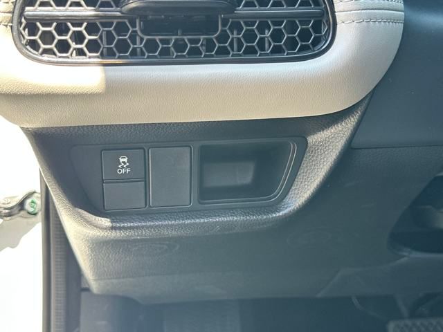 Vehicle image 13 of 34