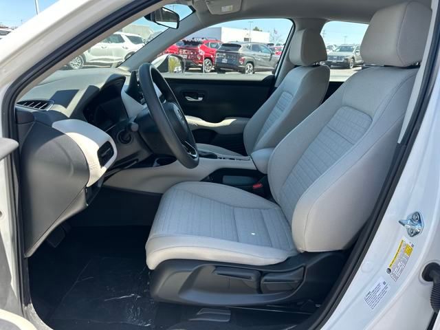 Vehicle image 10 of 34