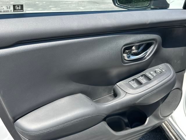Vehicle image 22 of 34