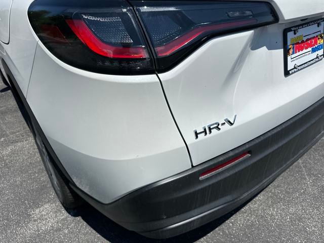 Vehicle image 31 of 34
