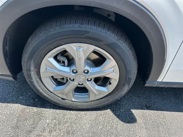 Vehicle image 10 of 34