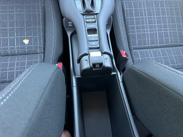 Vehicle image 28 of 34