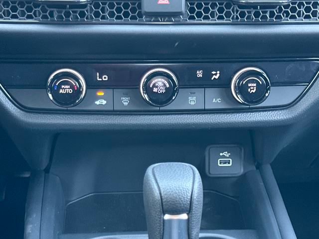 Vehicle image 20 of 34