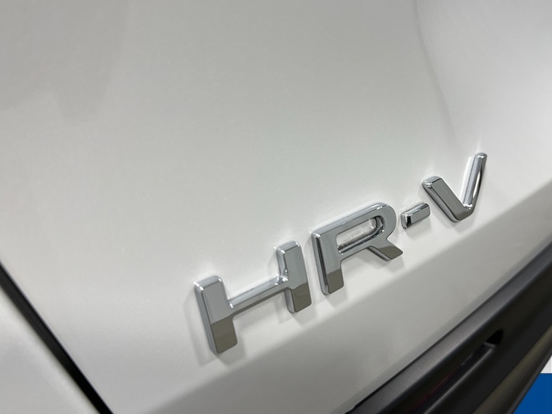 Vehicle image 9 of 24