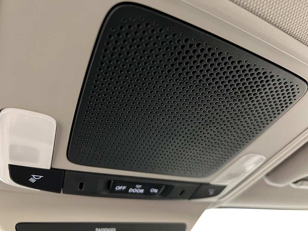 Vehicle image 23 of 24