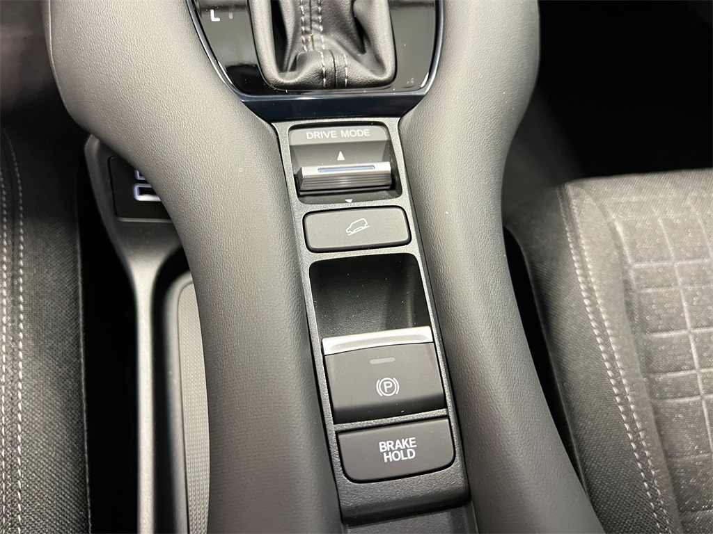 Vehicle image 16 of 24