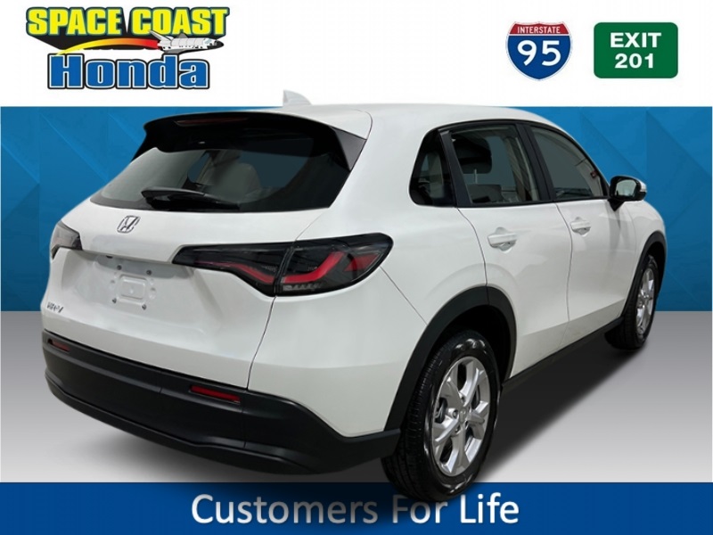 Vehicle image 6 of 24