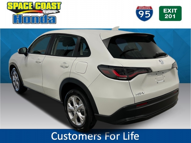 Vehicle image 8 of 24