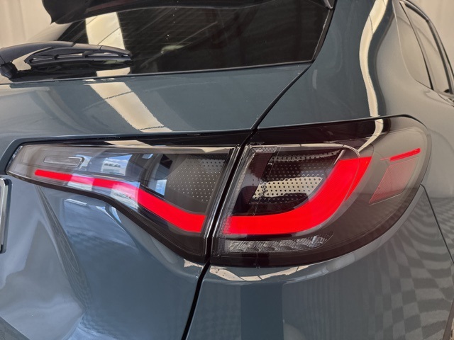 Vehicle image 25 of 29