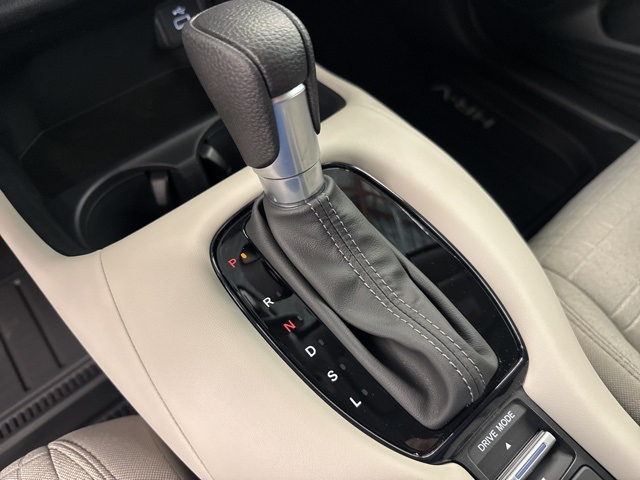 Vehicle image 21 of 29