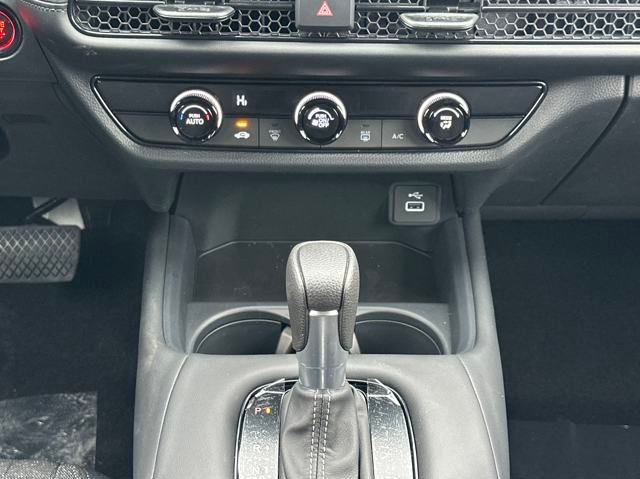 Vehicle image 16 of 20