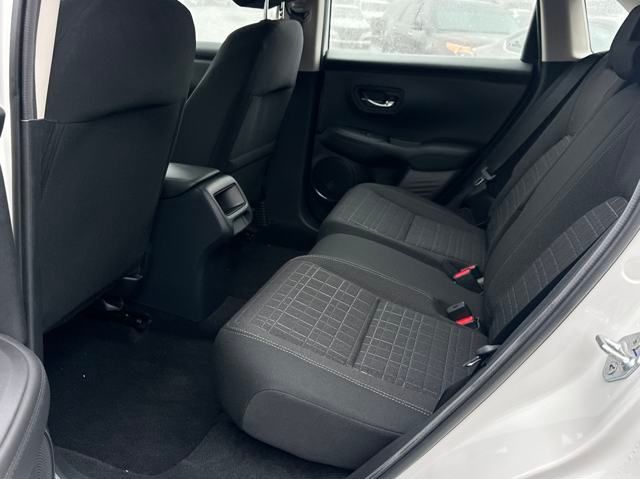 Vehicle image 18 of 20