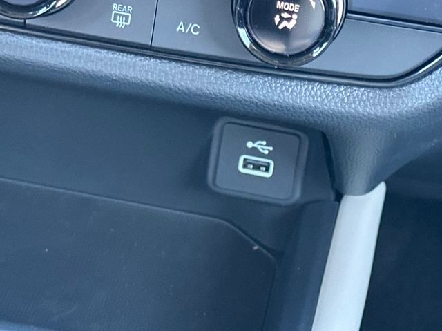 Vehicle image 17 of 20