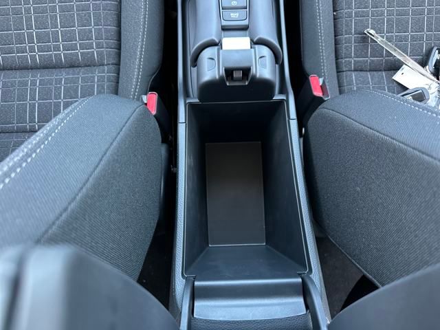 Vehicle image 26 of 32