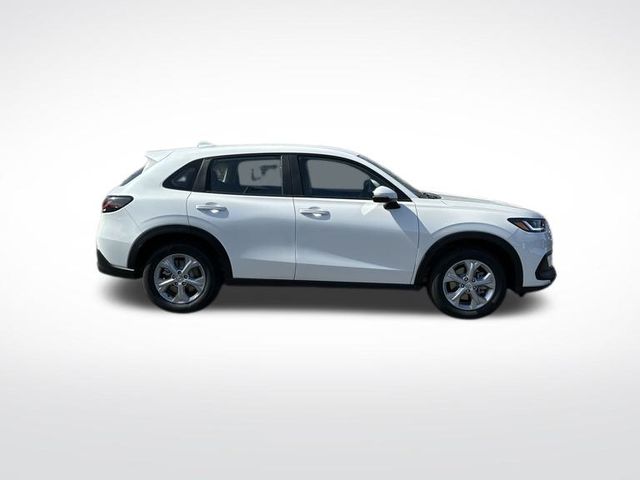 Vehicle image 4 of 32