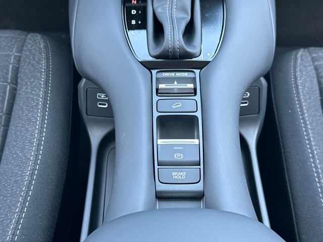 Vehicle image 23 of 32