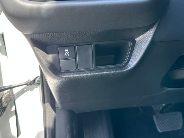 Vehicle image 11 of 32