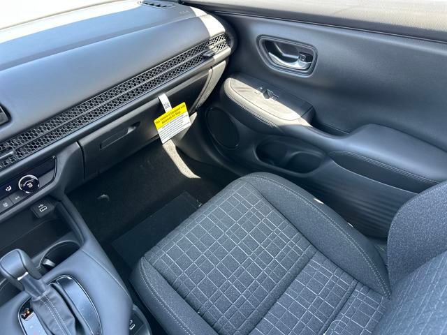 Vehicle image 25 of 32