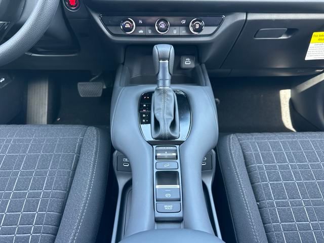 Vehicle image 24 of 32