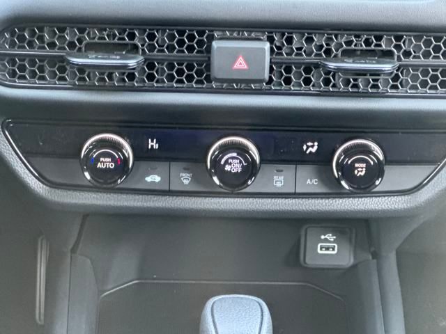 Vehicle image 20 of 32
