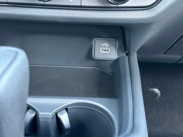 Vehicle image 21 of 32