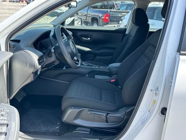 Vehicle image 9 of 32