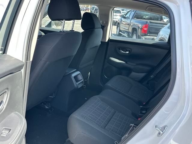 Vehicle image 12 of 32