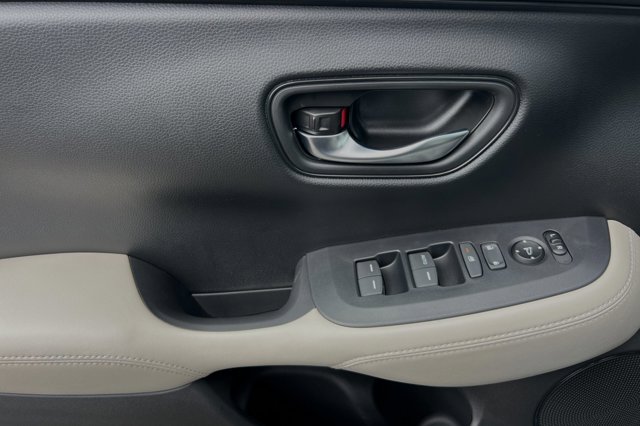 Vehicle image 11 of 32