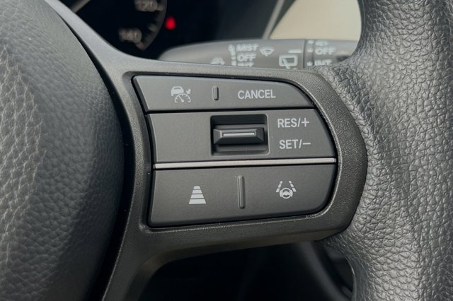 Vehicle image 27 of 32