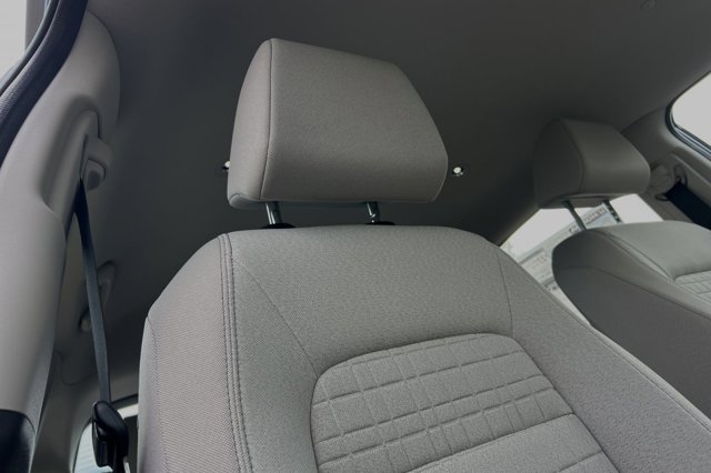 Vehicle image 18 of 32