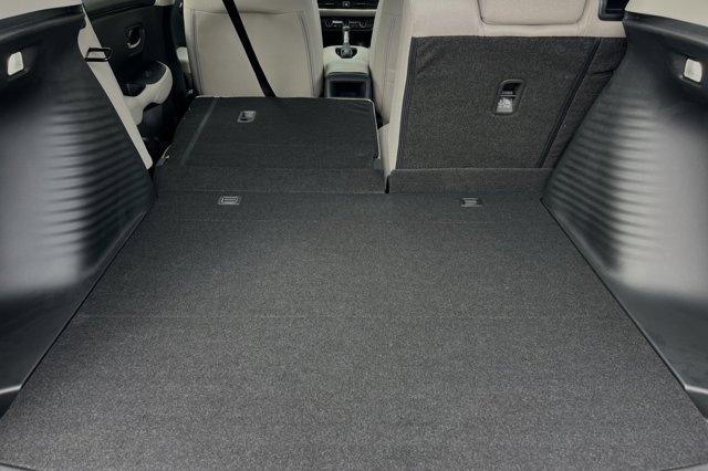 Vehicle image 16 of 32