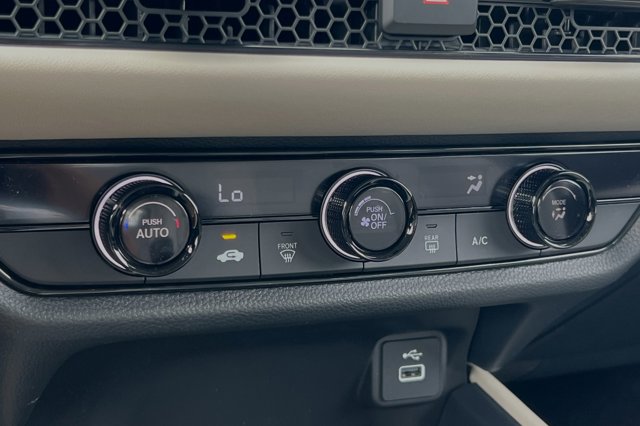 Vehicle image 22 of 32