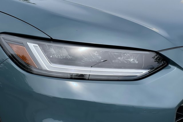 Vehicle image 30 of 32