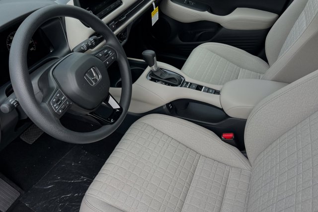 Vehicle image 10 of 32