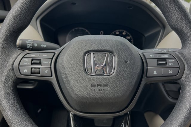 Vehicle image 25 of 32
