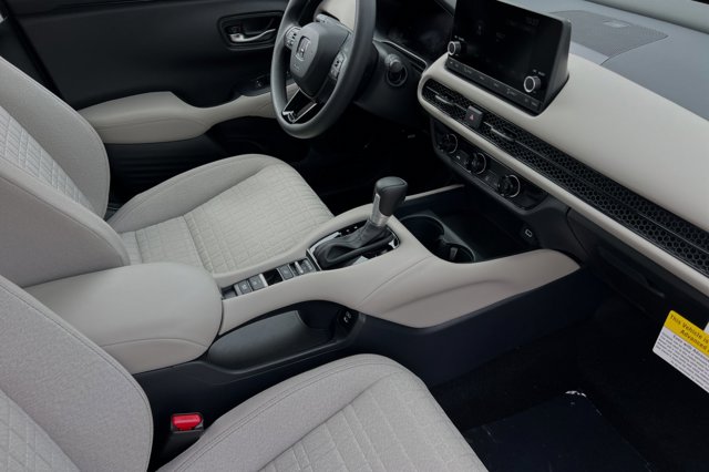 Vehicle image 17 of 32