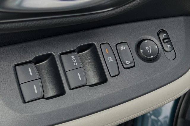 Vehicle image 12 of 32