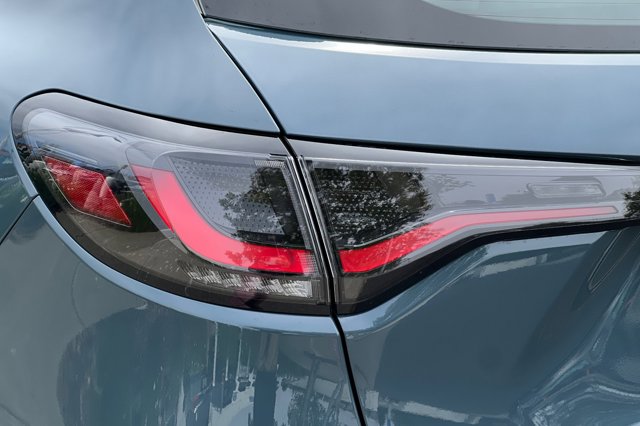Vehicle image 31 of 32