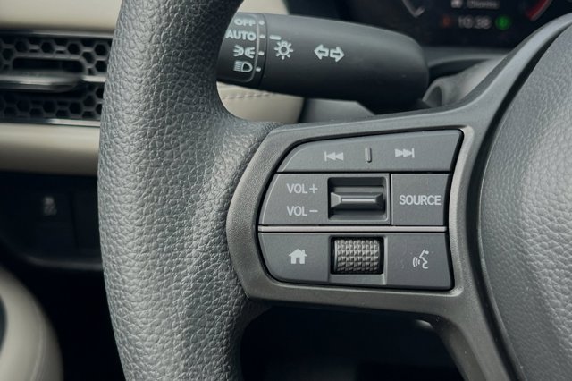 Vehicle image 26 of 32